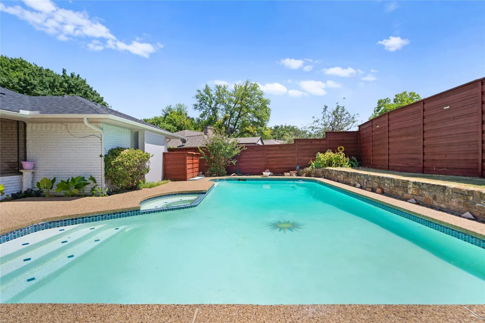 1315 Winding Brook Drive DeSoto, TX 75115
