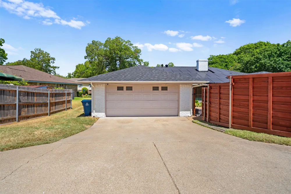 1315 Winding Brook Drive DeSoto, TX 75115