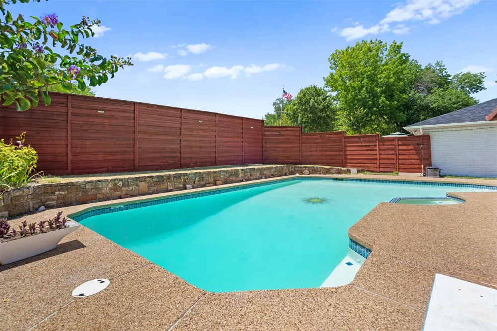 1315 Winding Brook Drive DeSoto, TX 75115
