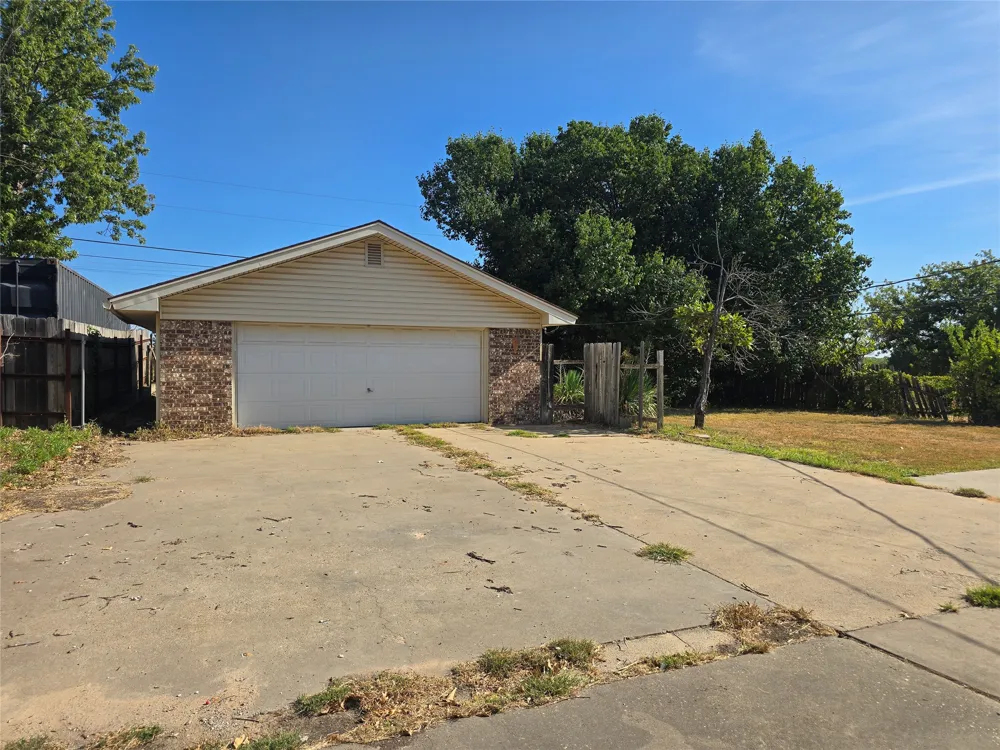 1514 Linda Street Bowie, TX 76230