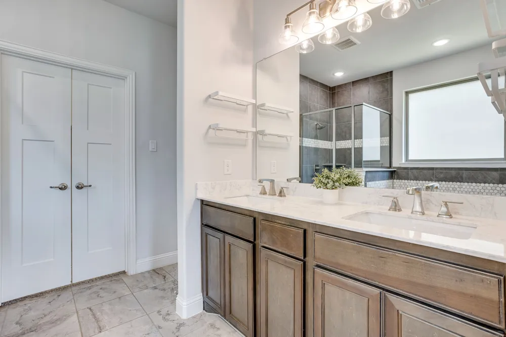 1209 Rushmore Drive Burleson, TX 76028