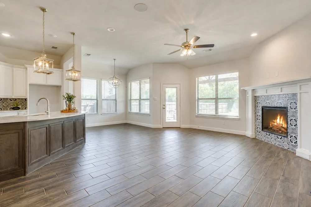 1209 Rushmore Drive Burleson, TX 76028