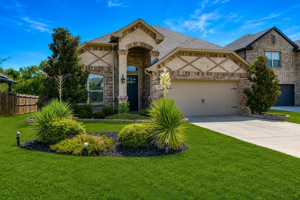 1209 Rushmore Drive Burleson, TX 76028