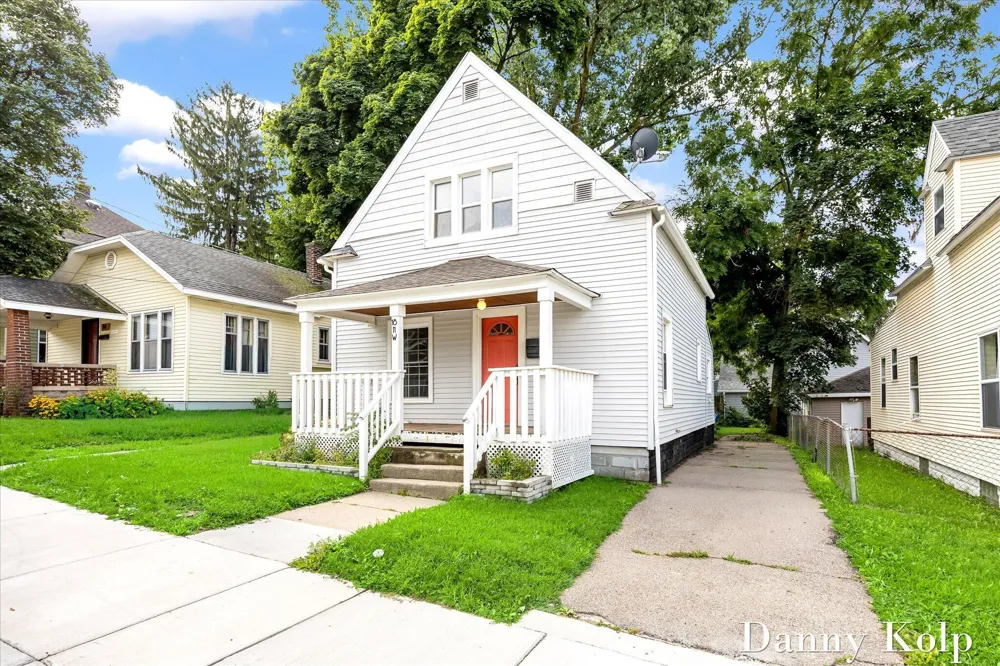 18 Ann Street NW Grand Rapids, MI 49505