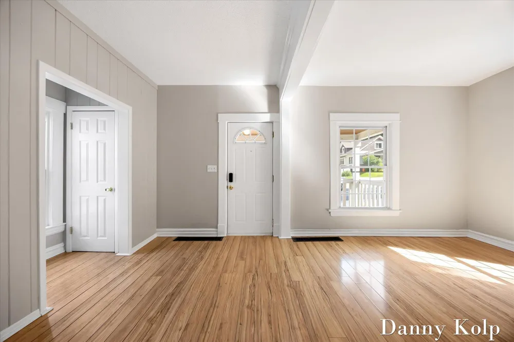 18 Ann Street NW Grand Rapids, MI 49505