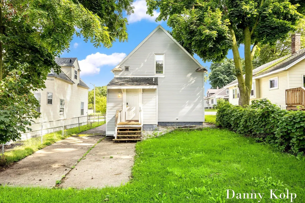18 Ann Street NW Grand Rapids, MI 49505