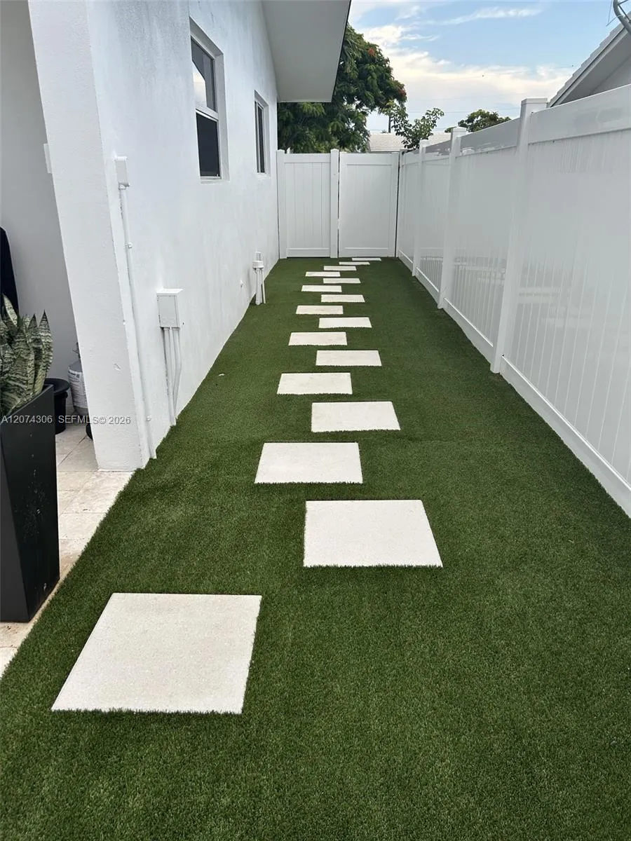 1640 NE 59th Pl Fort Lauderdale, FL 33334