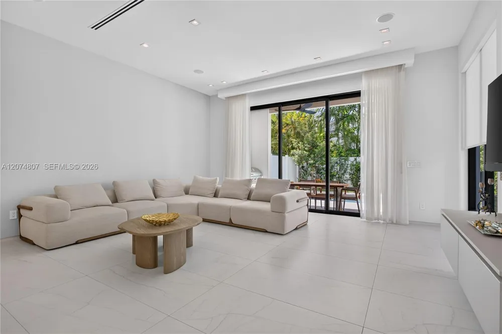 1404 NE 5th STREET Fort Lauderdale, FL 33301
