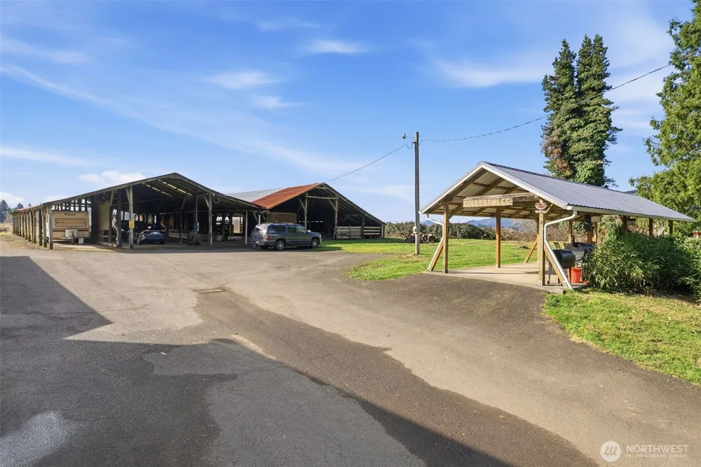 957 W State Route 4 Cathlamet, WA 98612