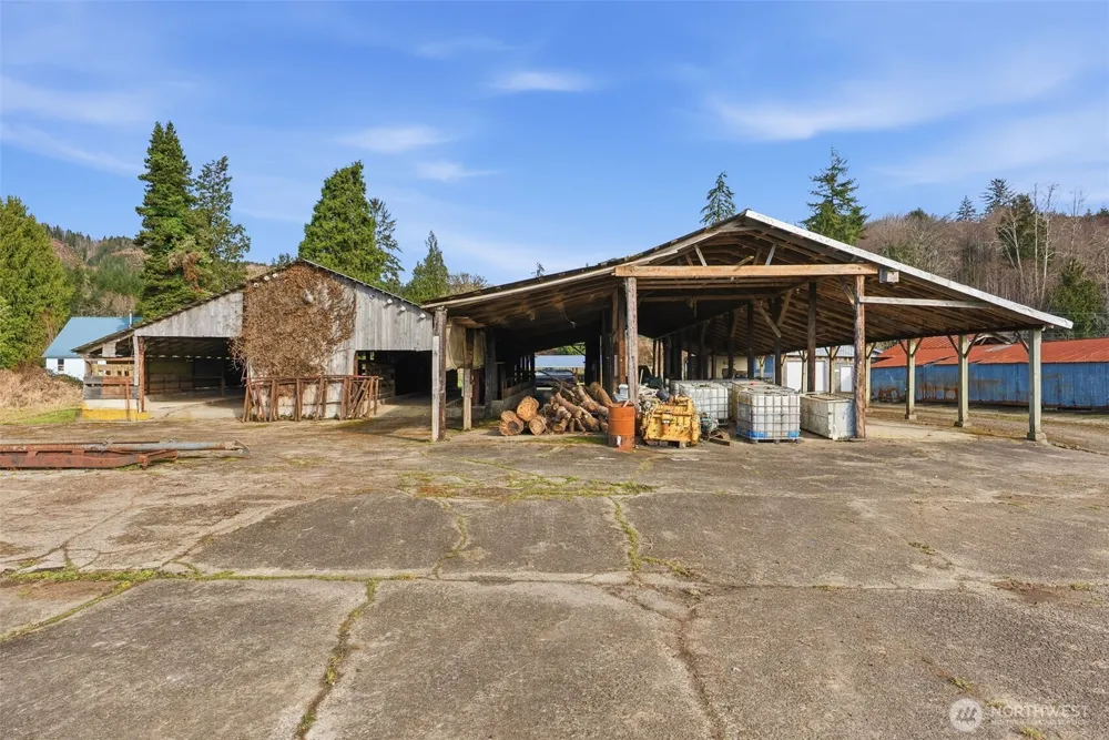 957 W State Route 4 Cathlamet, WA 98612