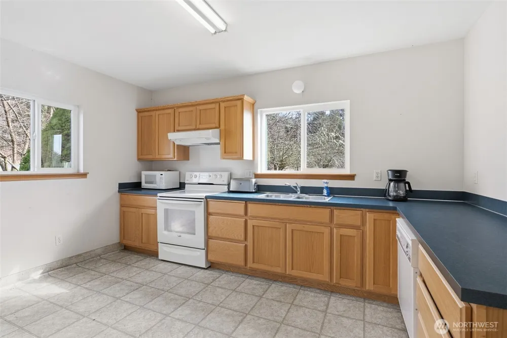 957 W State Route 4 Cathlamet, WA 98612