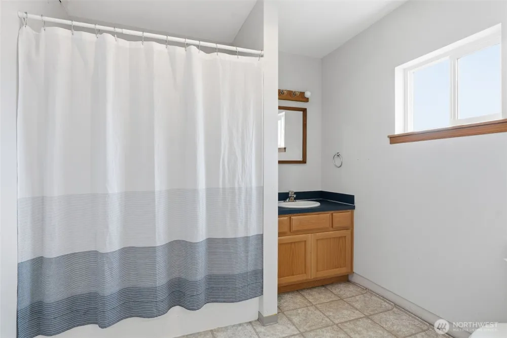 957 W State Route 4 Cathlamet, WA 98612