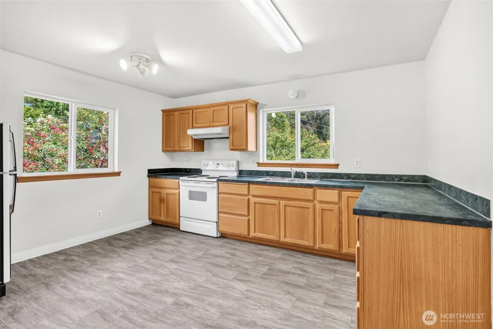 957 W State Route 4 Cathlamet, WA 98612