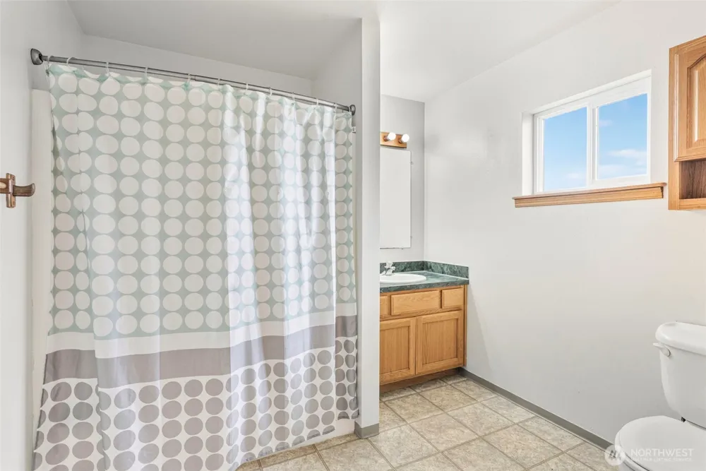 957 W State Route 4 Cathlamet, WA 98612