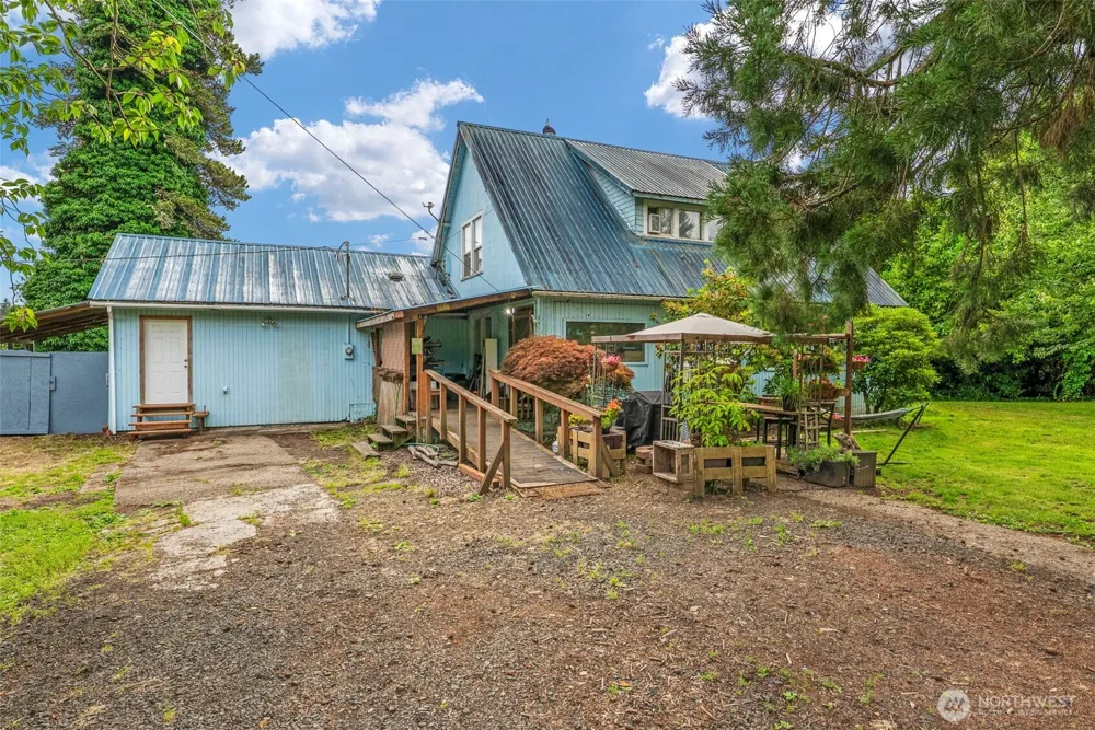 957 W State Route 4 Cathlamet, WA 98612