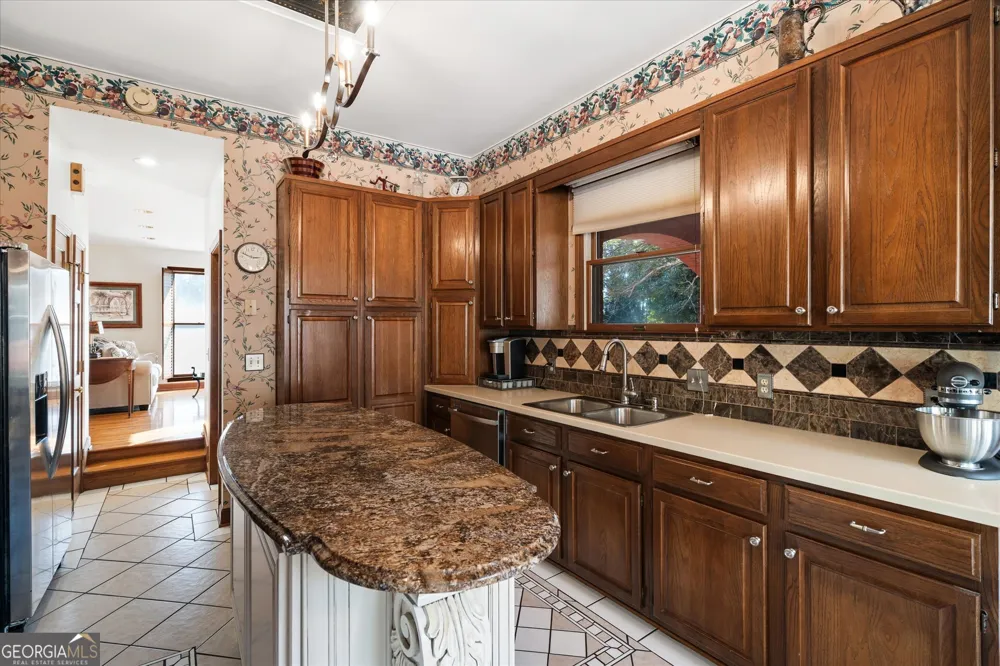 533 Rock Mills RD Roanoke, AL 36274