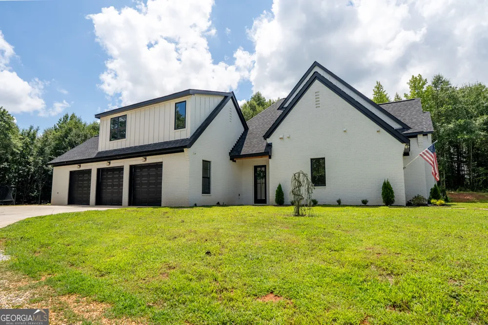 860 W Ridgeway RD Maysville, GA 30558