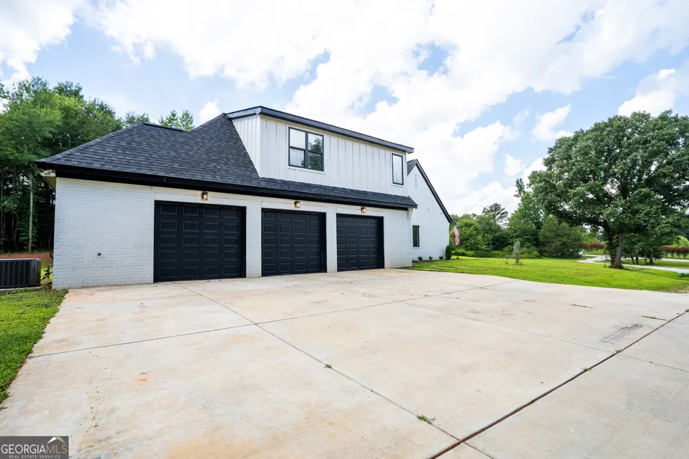 860 W Ridgeway RD Maysville, GA 30558