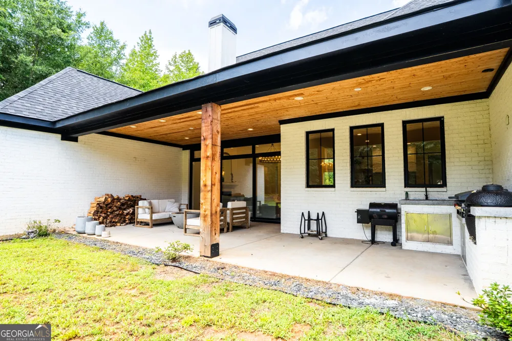 860 W Ridgeway RD Maysville, GA 30558