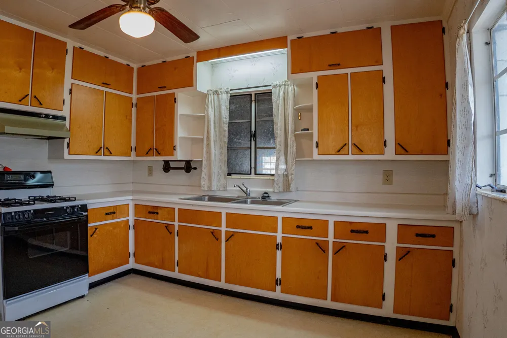 1615 Brunel ST Waycross, GA 31501