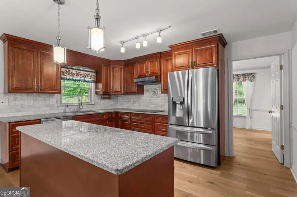 146 Lakeside DR NW Kennesaw, GA 30144