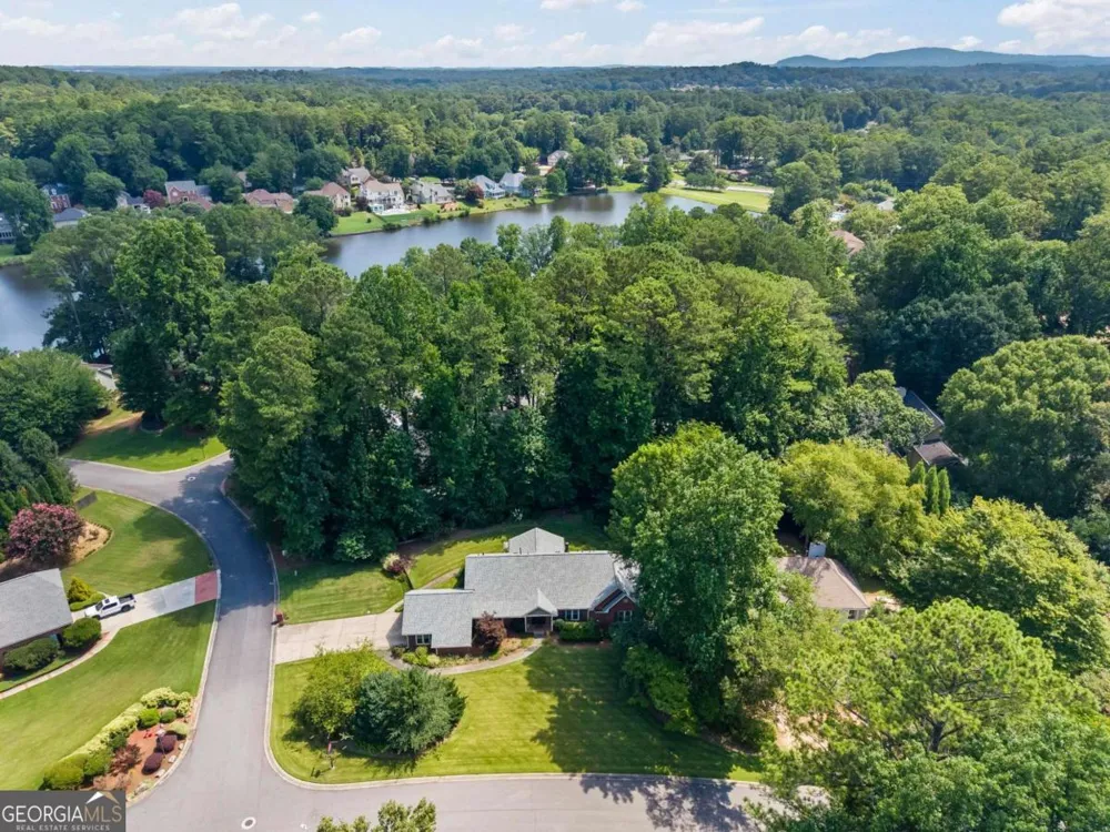146 Lakeside DR NW Kennesaw, GA 30144