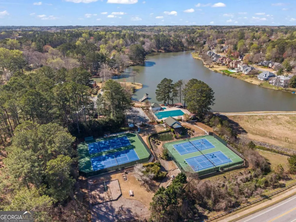 146 Lakeside DR NW Kennesaw, GA 30144