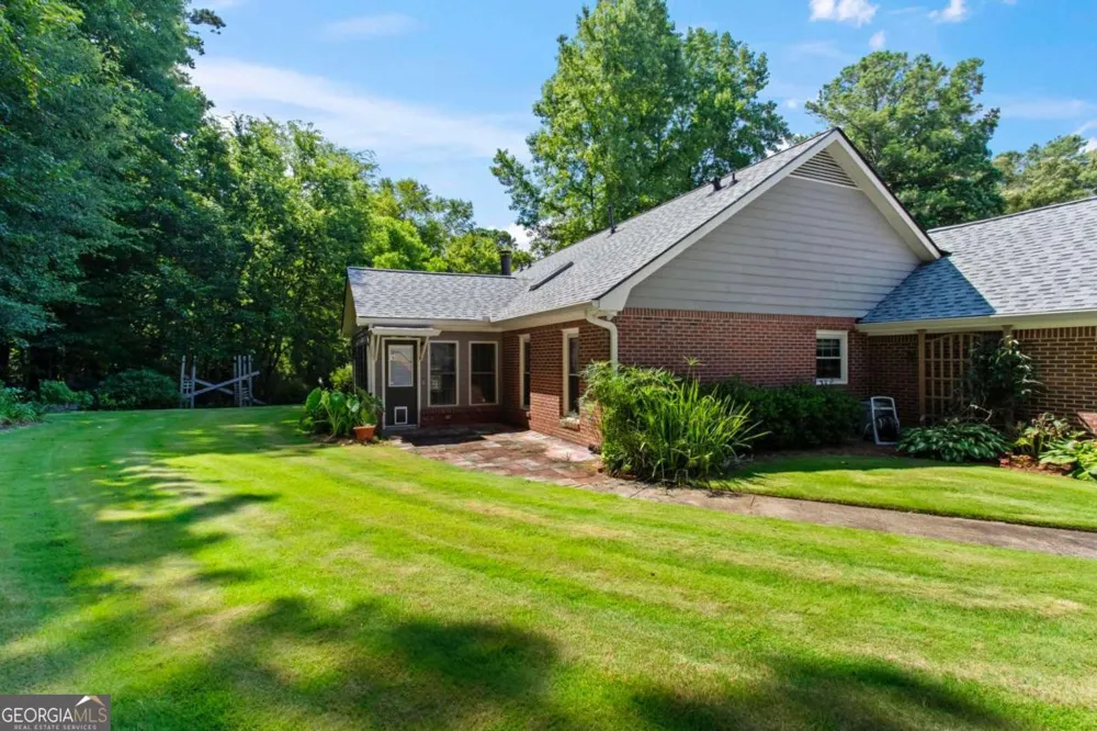 146 Lakeside DR NW Kennesaw, GA 30144