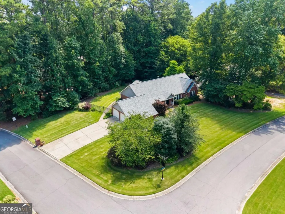 146 Lakeside DR NW Kennesaw, GA 30144
