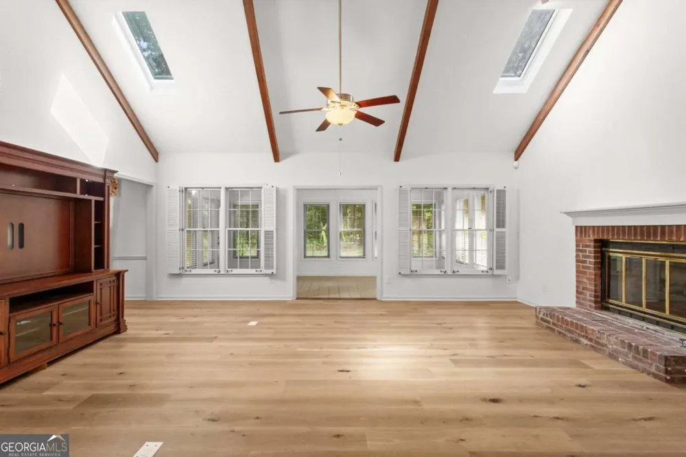 146 Lakeside DR NW Kennesaw, GA 30144