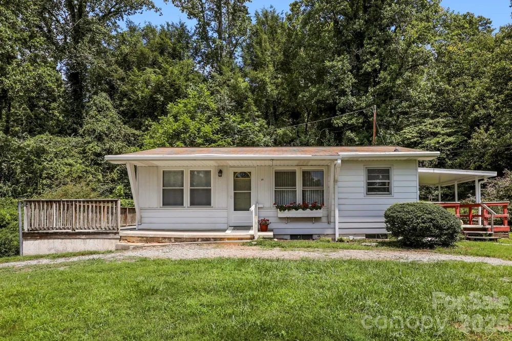 27 McGee Circle Fairview, NC 28730