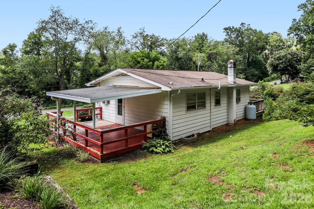 27 McGee Circle Fairview, NC 28730