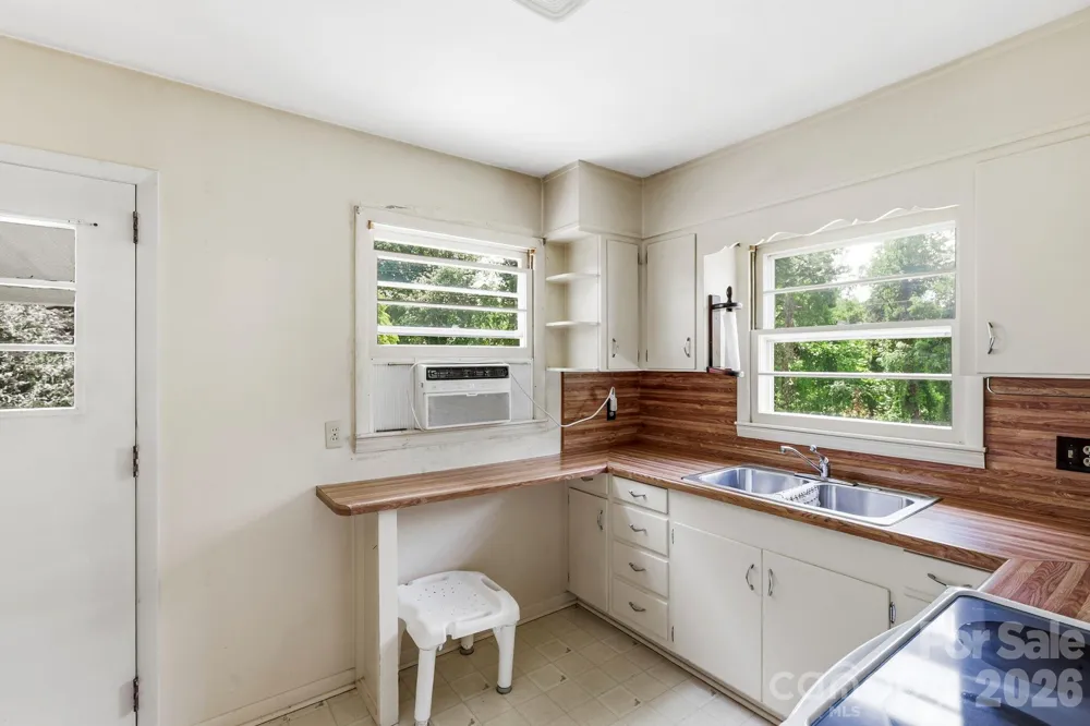 27 McGee Circle Fairview, NC 28730