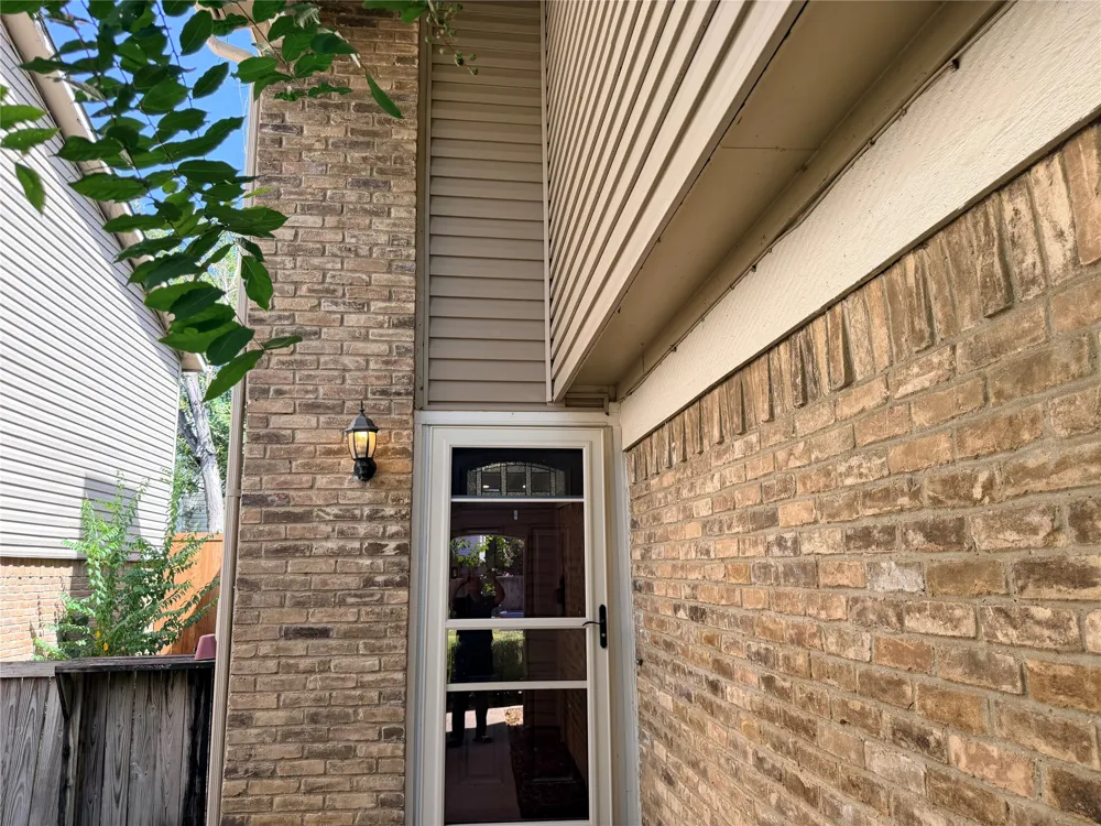 2010 Via Corona Carrollton, TX 75006
