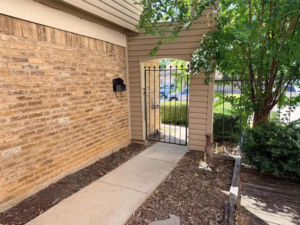 2010 Via Corona Carrollton, TX 75006