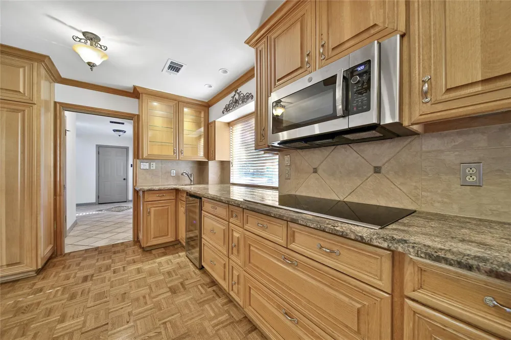 1147 Thornton Road Houston, TX 77018