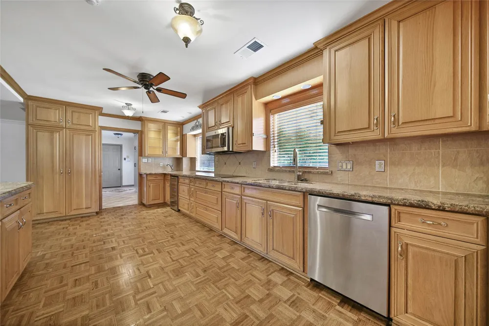 1147 Thornton Road Houston, TX 77018