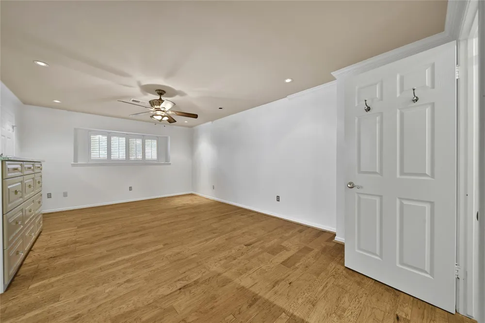 1147 Thornton Road Houston, TX 77018