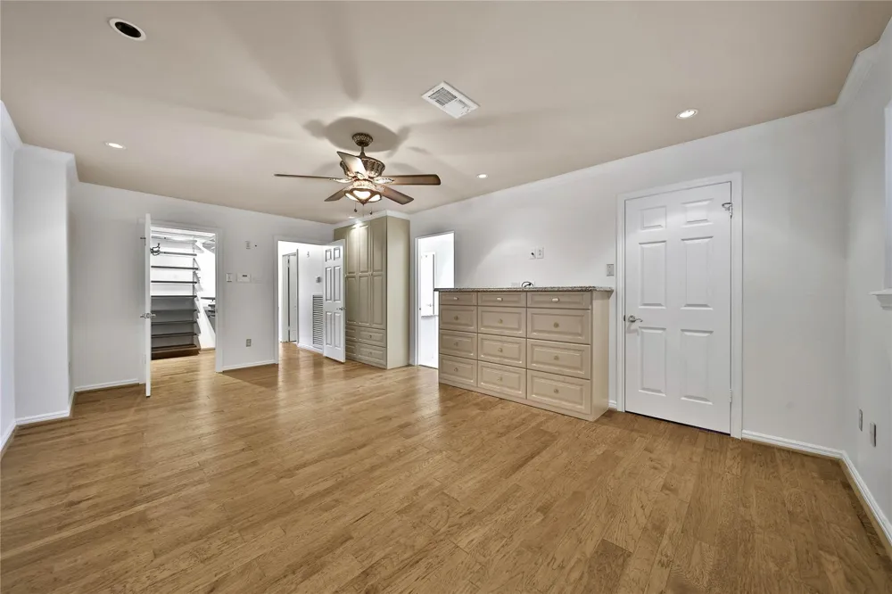 1147 Thornton Road Houston, TX 77018