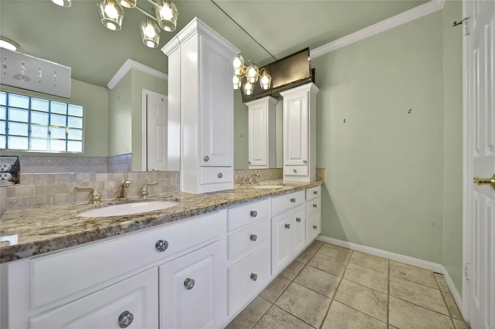 1147 Thornton Road Houston, TX 77018