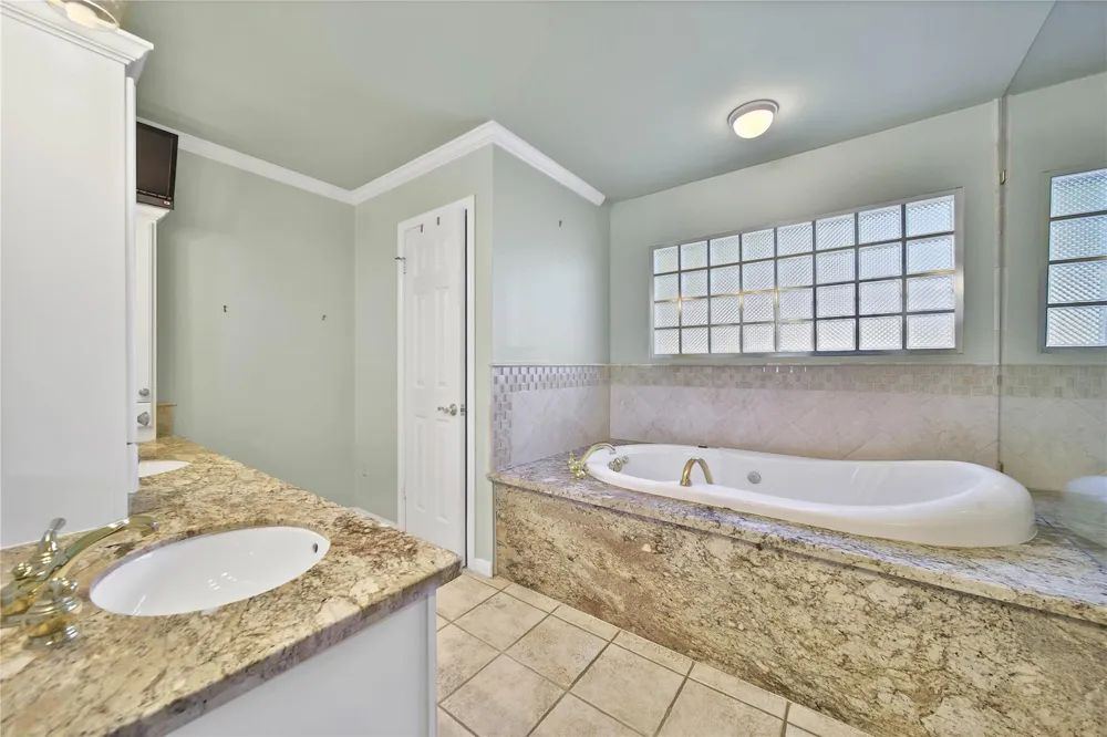 1147 Thornton Road Houston, TX 77018
