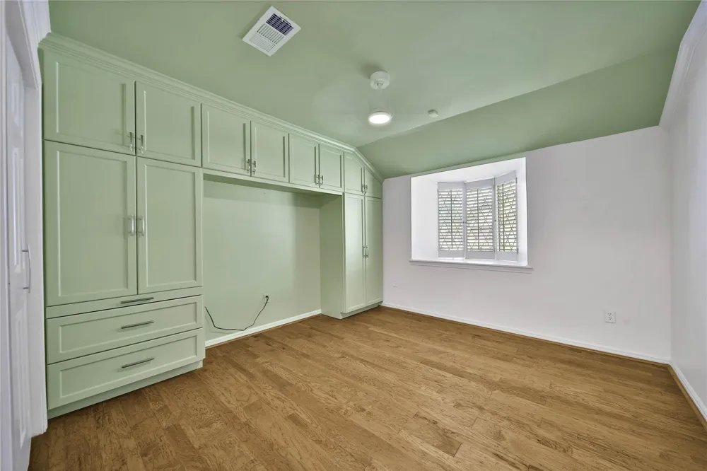 1147 Thornton Road Houston, TX 77018
