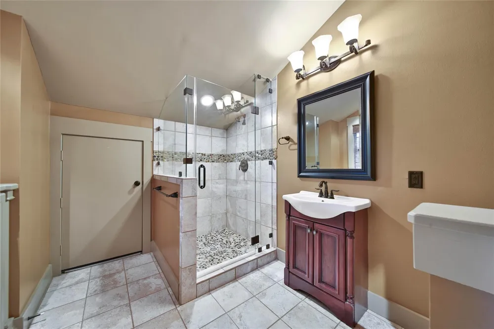 1147 Thornton Road Houston, TX 77018