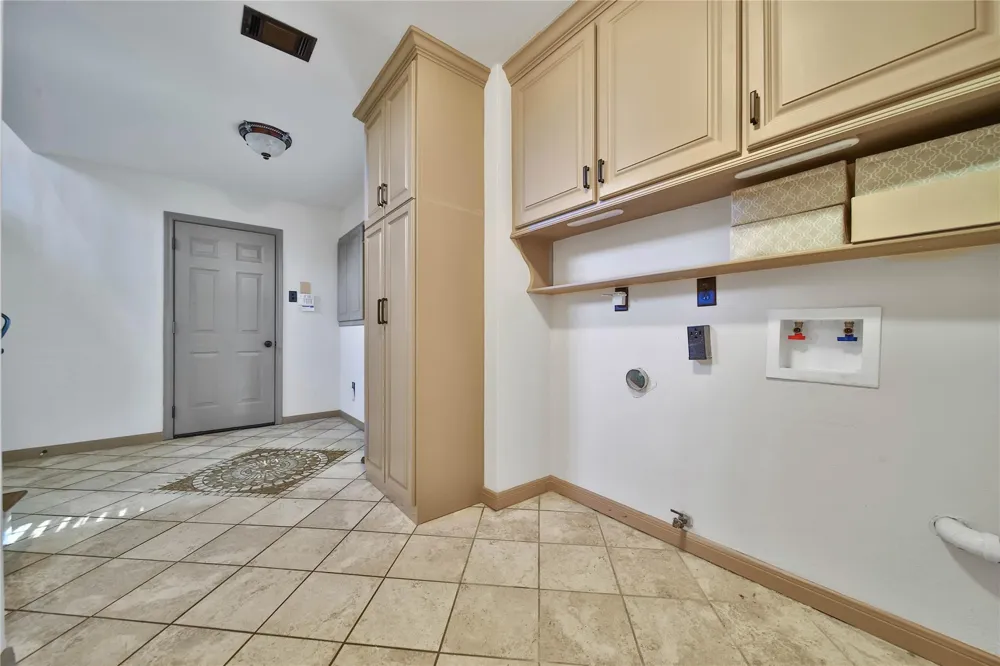 1147 Thornton Road Houston, TX 77018
