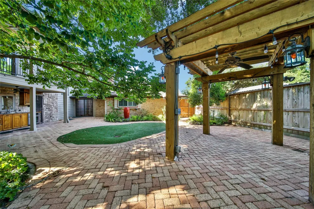 1147 Thornton Road Houston, TX 77018