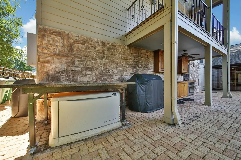 1147 Thornton Road Houston, TX 77018