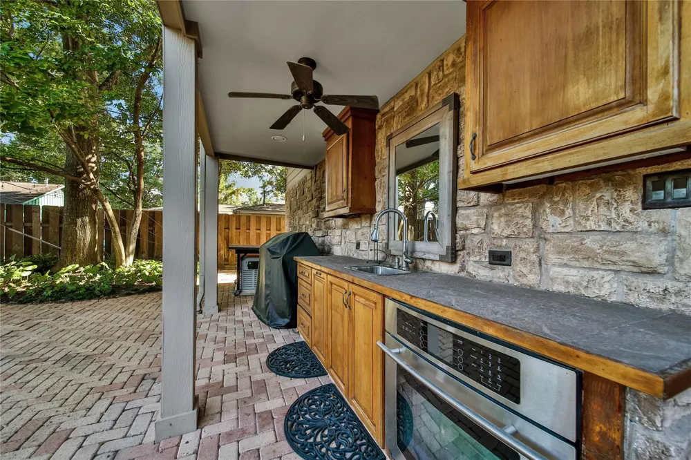 1147 Thornton Road Houston, TX 77018