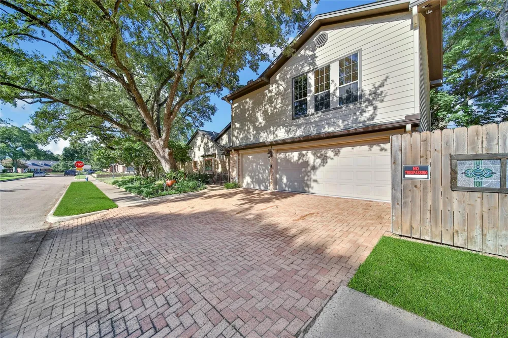 1147 Thornton Road Houston, TX 77018