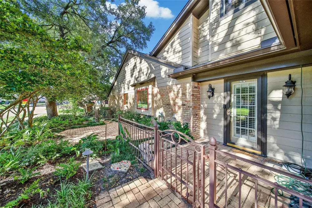 1147 Thornton Road Houston, TX 77018