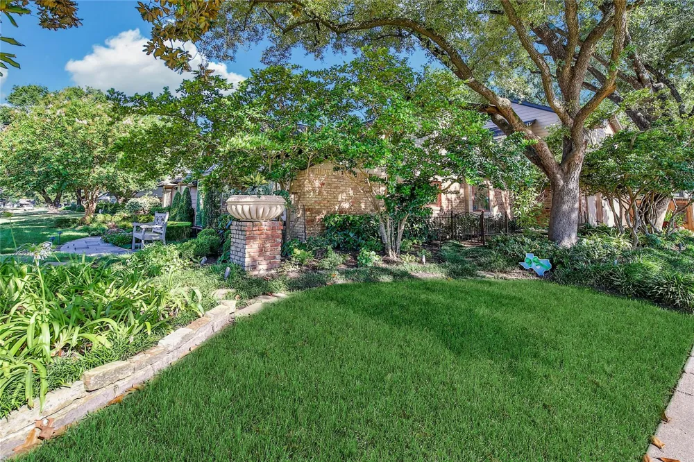 1147 Thornton Road Houston, TX 77018